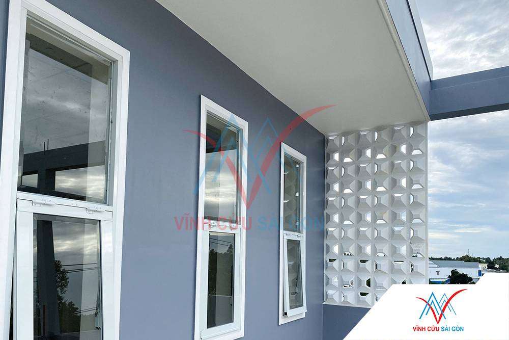 Công trình thực tế sử dụng gạch thông gió chống hắt mưa bánh ú VCB-018 trắng (190x190x65 mm)