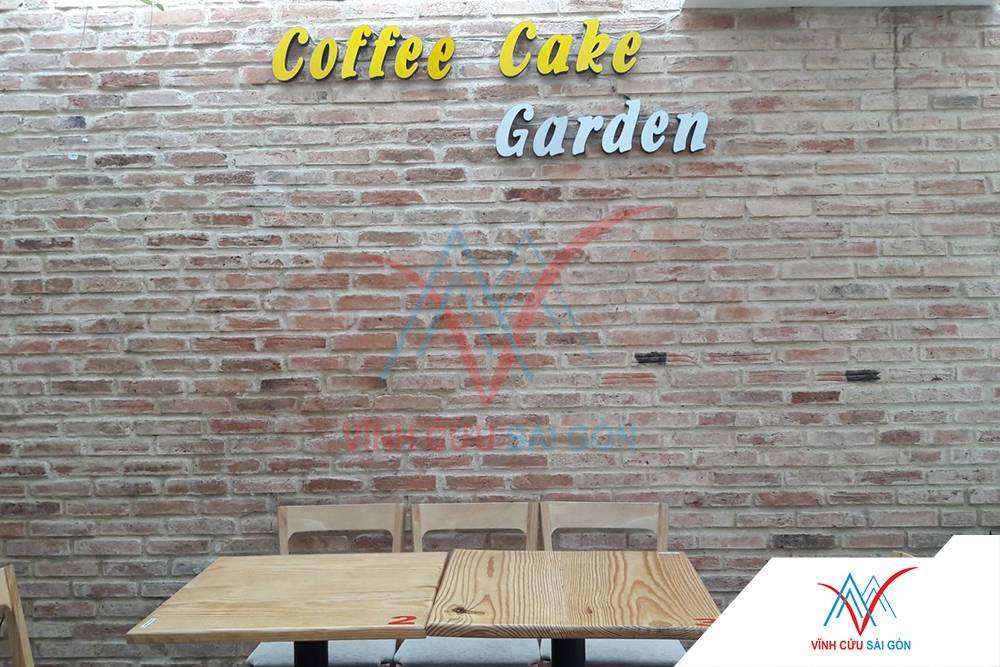 Gạch cổ ốp tường trang trí quán cafe