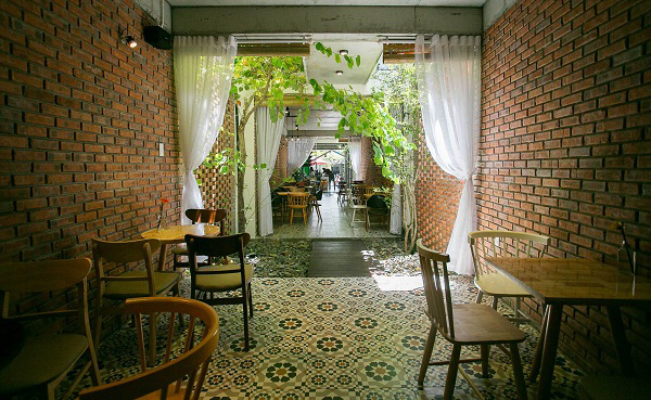 Ấn tượng với phong cách thiết kế quán cafe bằng gạch cổ