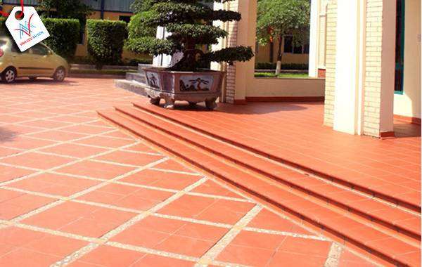 Công trình thực tế sử dụng gạch bậc thềm màu đỏ nhạt Đất Việt