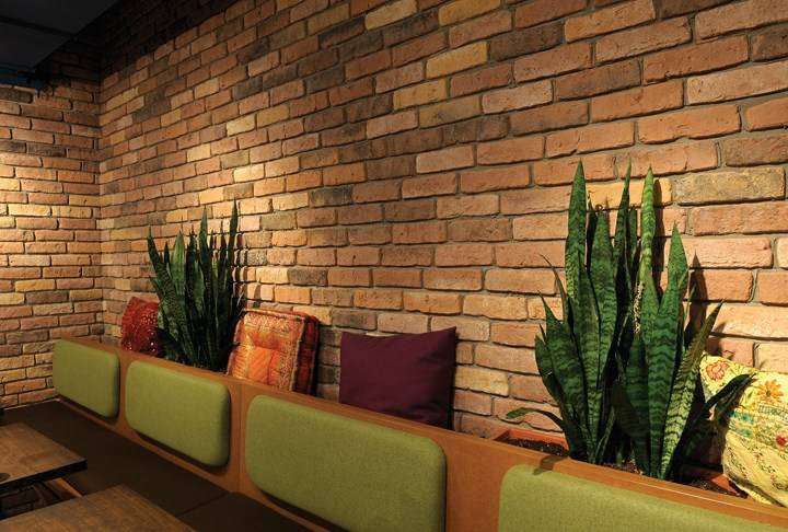 Gạch cổ ốp tường được ứng dụng tại nhà hàng, quán bar và các quán cafe