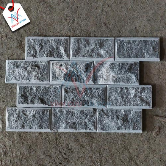 Đá bóc đen soi cạnh