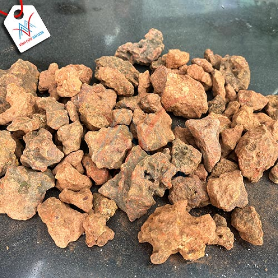Đá ong đỏ rải sân vườn