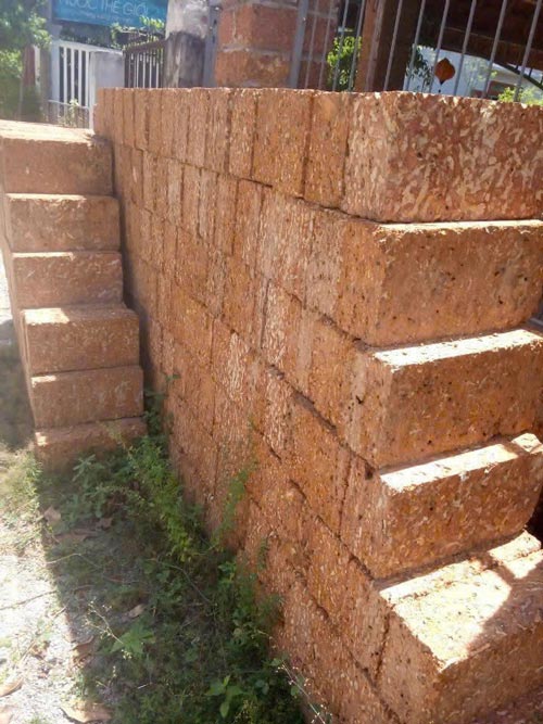 Đá ong vàng (đỏ) xây tường