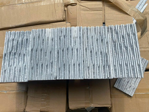 Đá răng lược đen.