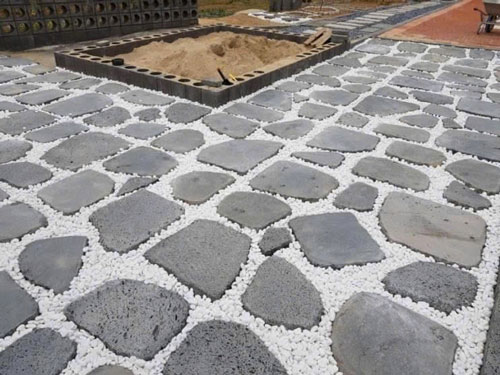 Công trình sân lát Đá thớt tổ ong xám