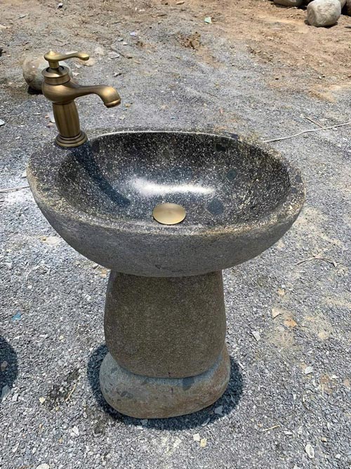 Lavabo đá cuội
