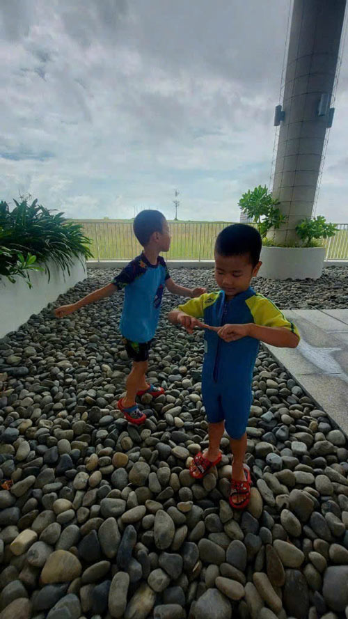 Sỏi tự nhiên màu xám size 3-8cm